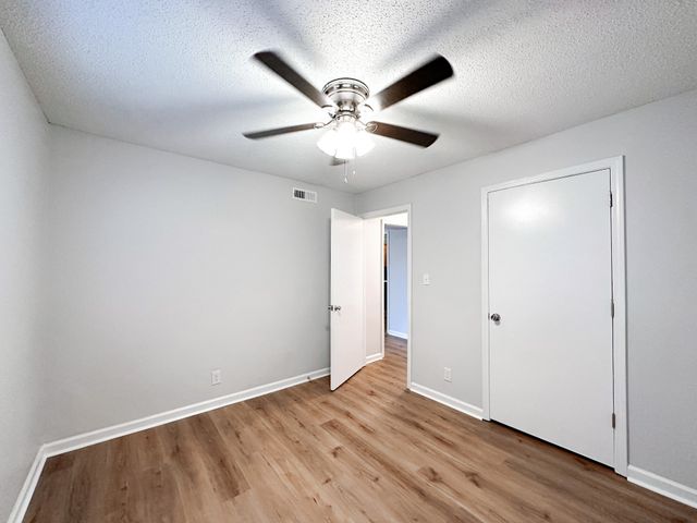470 Martha Ln Apt H, Clarksville, TN 37043