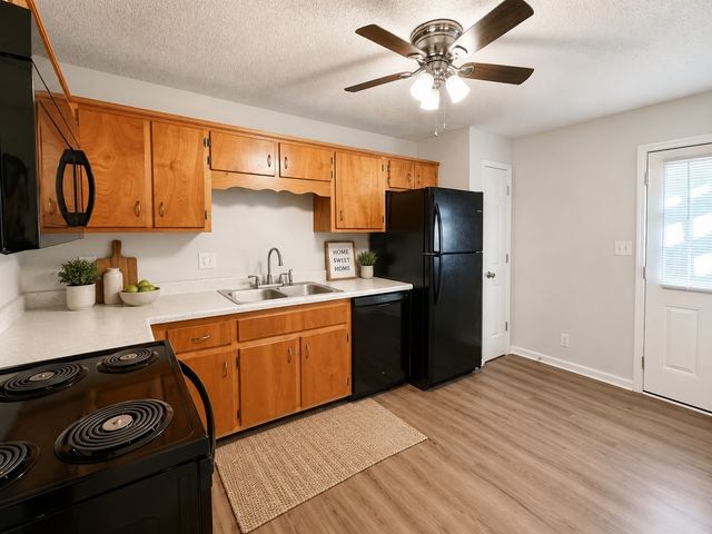 470 Martha Ln Apt H, Clarksville, TN 37043