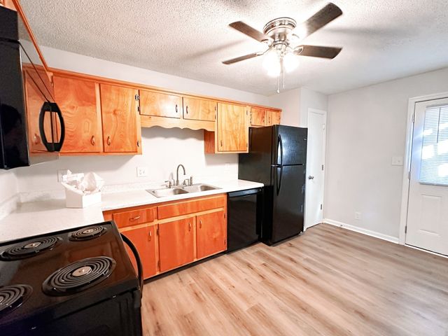 470 Martha Ln Apt H, Clarksville, TN 37043