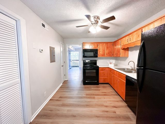 470 Martha Ln Apt H, Clarksville, TN 37043