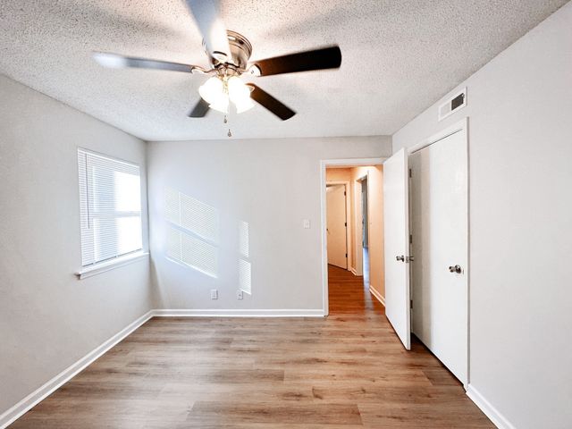 470 Martha Ln Apt H, Clarksville, TN 37043
