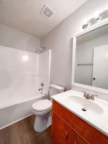 470 Martha Ln Apt H, Clarksville, TN 37043