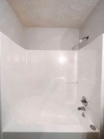 470 Martha Ln Apt H, Clarksville, TN 37043