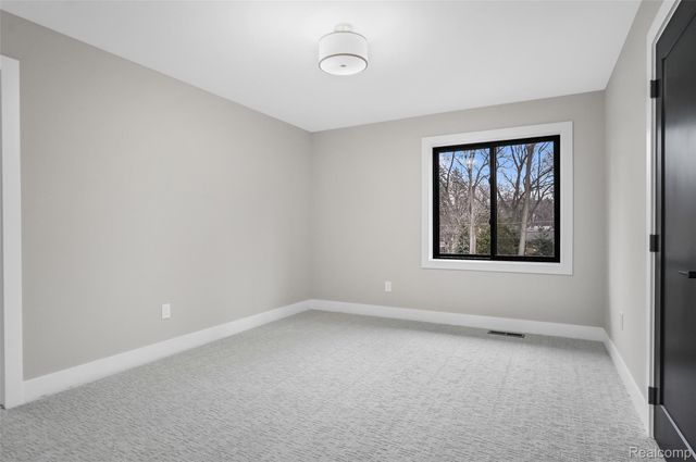 31130 Lahser, Beverly Hills Village, MI 48025
