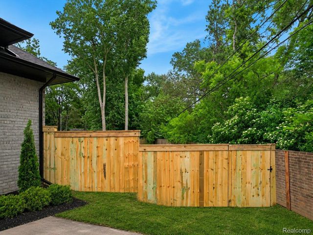 31130 Lahser, Beverly Hills Village, MI 48025
