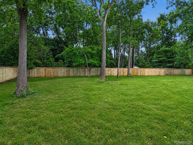 31130 Lahser, Beverly Hills Village, MI 48025