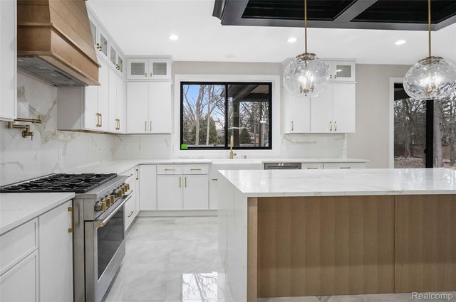 31130 Lahser, Beverly Hills Village, MI 48025