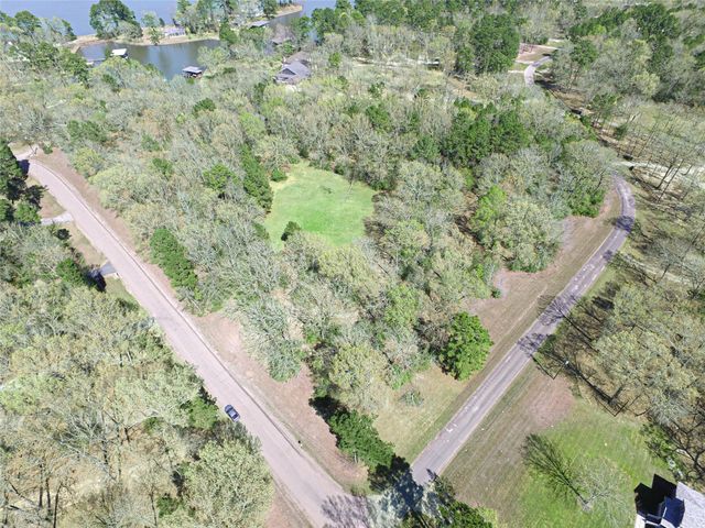 120 Island Drive, Livingston, TX 77351