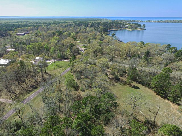 120 Island Drive, Livingston, TX 77351