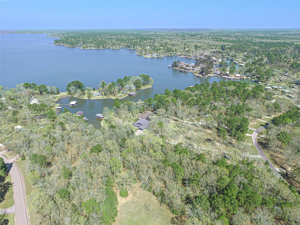 120 Island Drive, Livingston, TX 77351