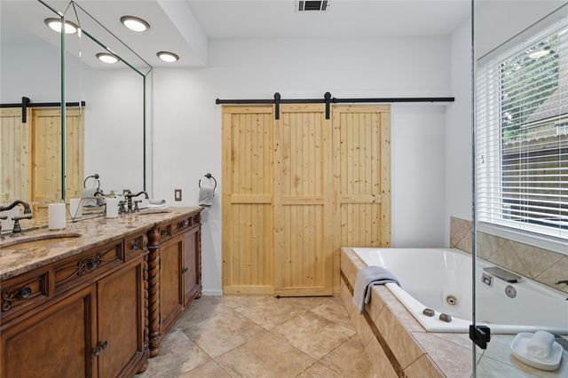 35 Outervale Place, The Woodlands, TX 77381