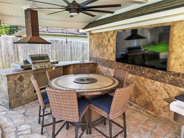 35 Outervale Place, The Woodlands, TX 77381