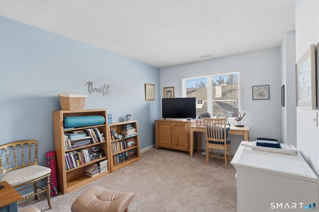 3 Steeplechase Drive 3, Newington, CT 06111