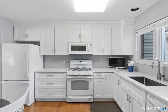 3 Steeplechase Drive 3, Newington, CT 06111