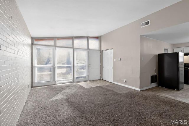 8302 Woodhurst Drive, Berkeley, MO 63134