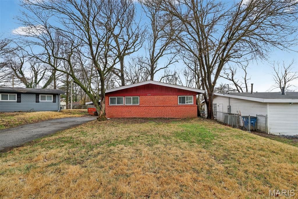 8302 Woodhurst Drive, Berkeley, MO 63134