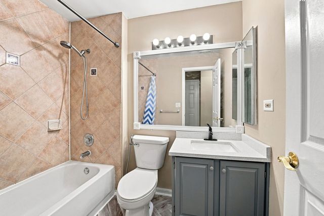 1056 N Pine Tree Circle 0, Buffalo Grove, IL 60089