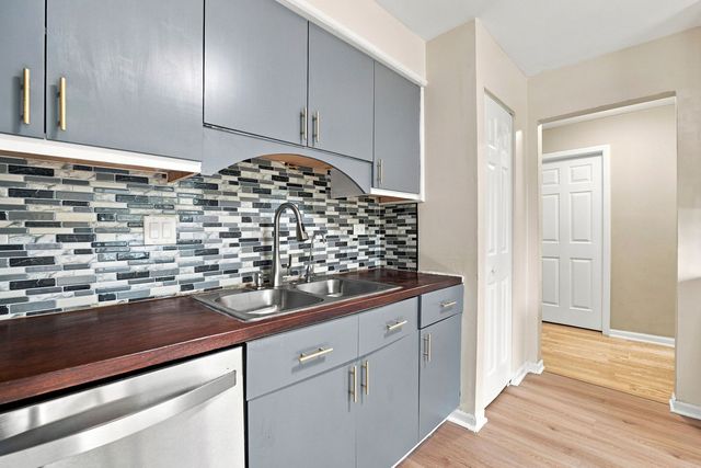 1056 N Pine Tree Circle 0, Buffalo Grove, IL 60089