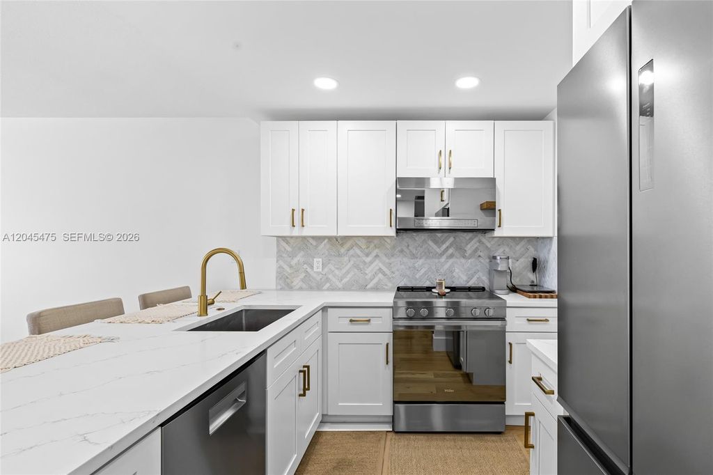 301 N Ocean Blvd 302, Pompano Beach, FL 33062