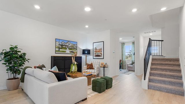 2518 Violet Theo LN, Round Rock, TX 78665