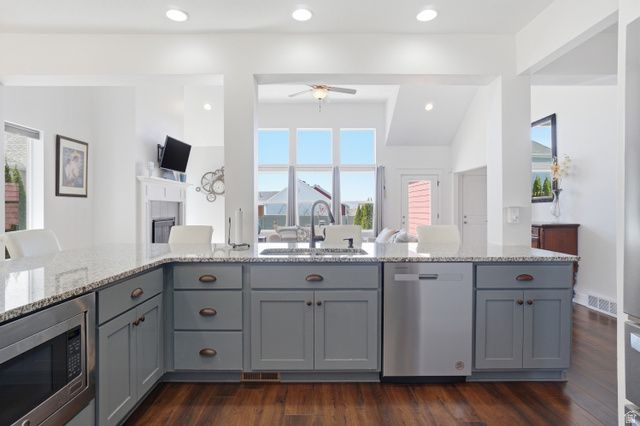409 N HILL FARMS LN, Kaysville, UT 84037