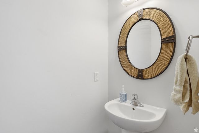 409 N HILL FARMS LN, Kaysville, UT 84037