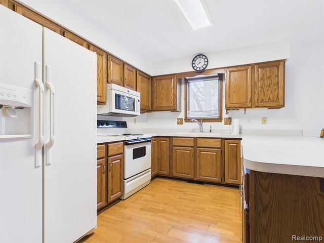 3828 Winding Pine Drive, Metamora, MI 48455