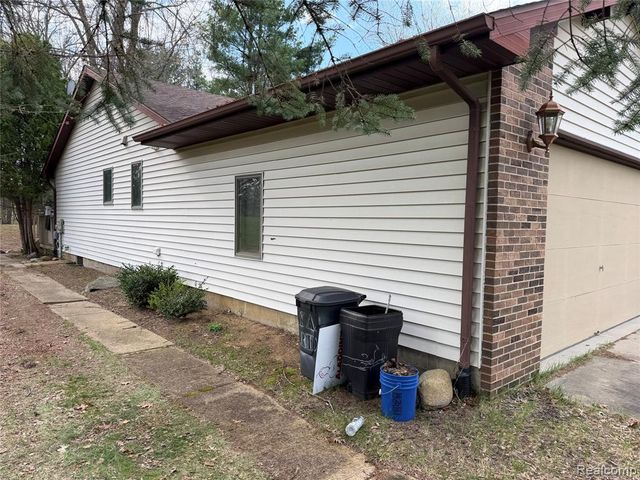3828 Winding Pine Drive, Metamora, MI 48455