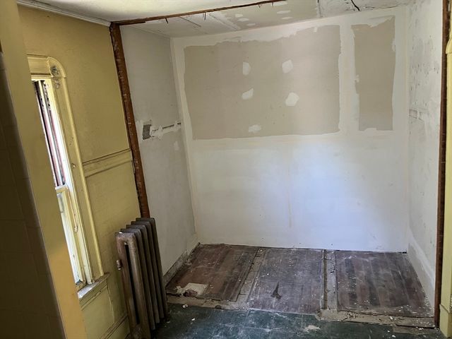 305 Dickinson St, Springfield, MA 01108
