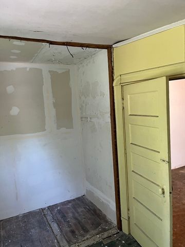 305 Dickinson St, Springfield, MA 01108