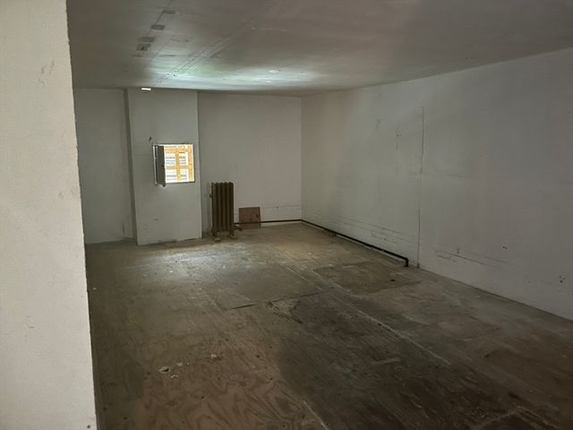 305 Dickinson St, Springfield, MA 01108