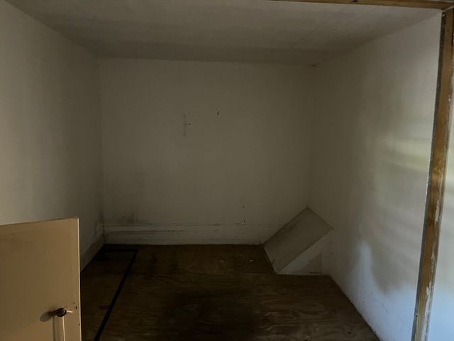 305 Dickinson St, Springfield, MA 01108