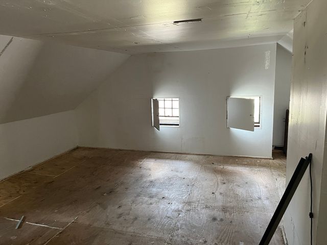 305 Dickinson St, Springfield, MA 01108