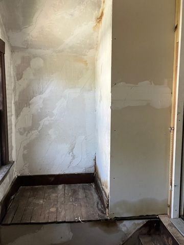 305 Dickinson St, Springfield, MA 01108