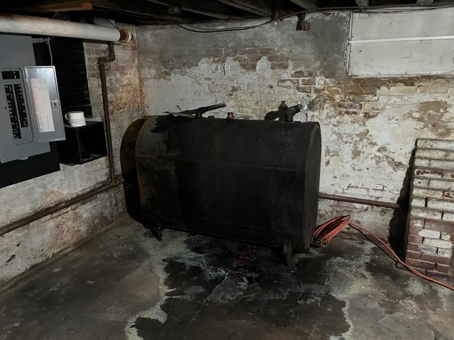 305 Dickinson St, Springfield, MA 01108