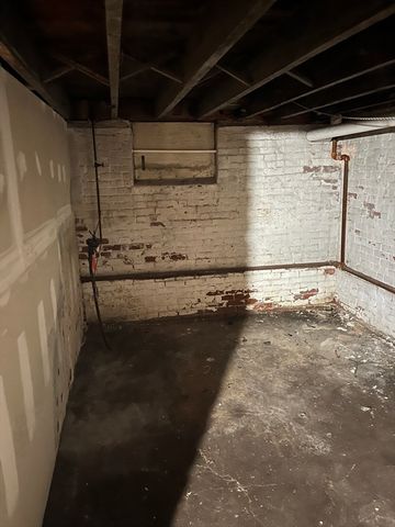 305 Dickinson St, Springfield, MA 01108