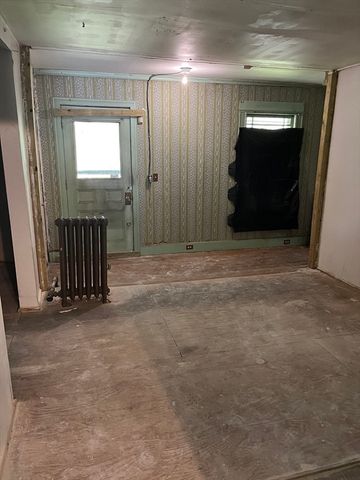 305 Dickinson St, Springfield, MA 01108