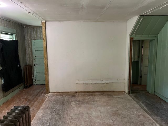 305 Dickinson St, Springfield, MA 01108