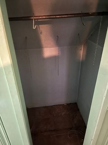 305 Dickinson St, Springfield, MA 01108