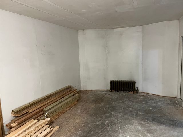 305 Dickinson St, Springfield, MA 01108