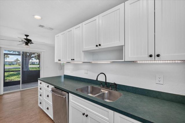 166 CIRCLEWOOD DRIVE 101, Venice, FL 34293