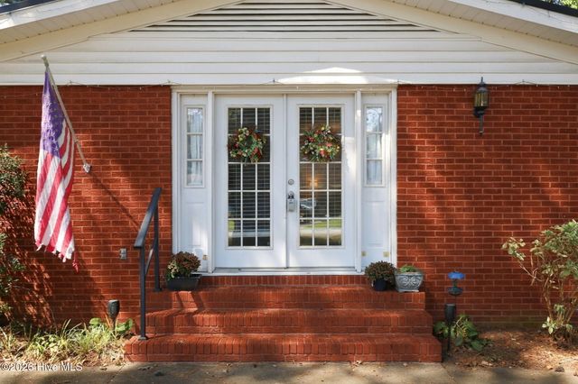 2101 Michelle Drive, Kinston, NC 28504