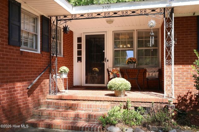 2101 Michelle Drive, Kinston, NC 28504