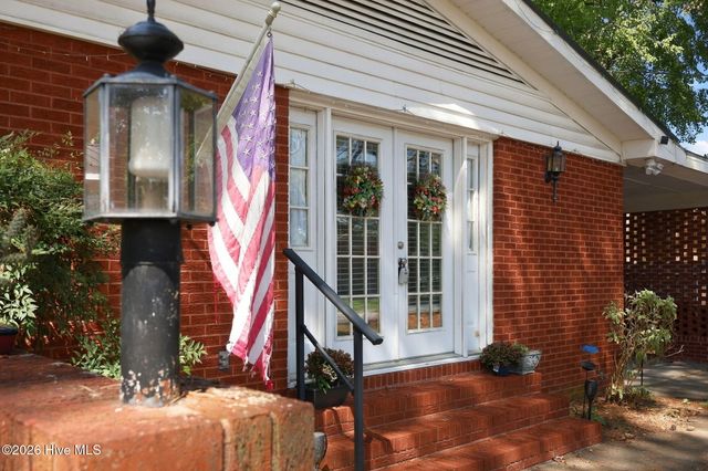 2101 Michelle Drive, Kinston, NC 28504