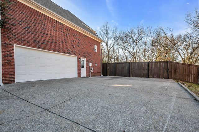 5504 Brookshire Dr, Nashville, TN 37211