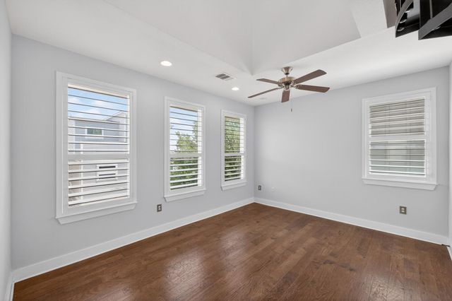 2005 Sager DR 271C, Austin, TX 78741