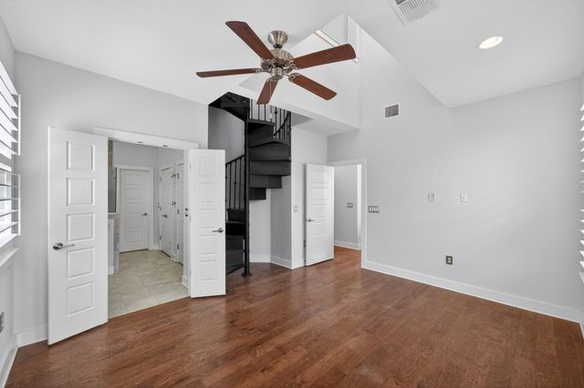 2005 Sager DR 271C, Austin, TX 78741