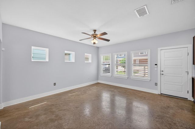 2005 Sager DR 271C, Austin, TX 78741