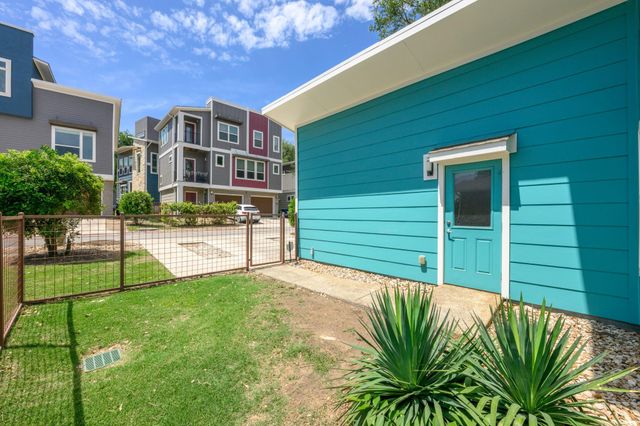 2005 Sager DR 271C, Austin, TX 78741