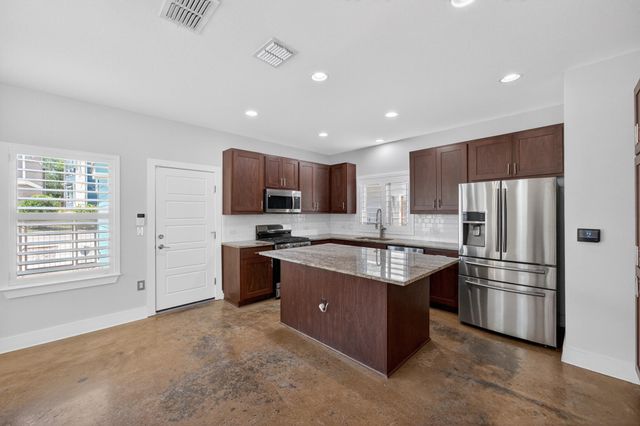 2005 Sager DR 271C, Austin, TX 78741